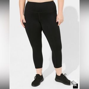 Performance Core Crop Active Legging With Side Pockets - Torrid size 2